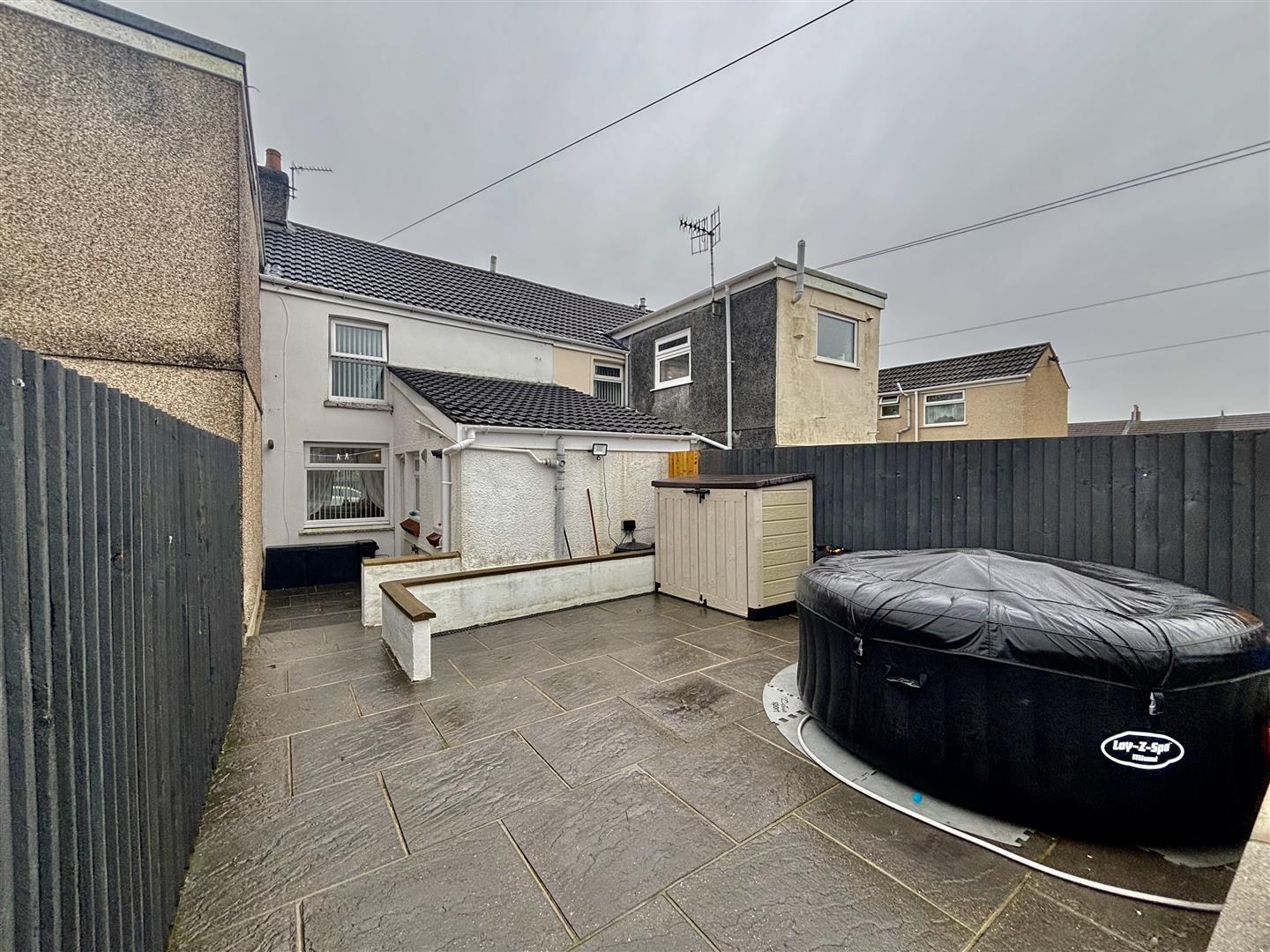 Brynamlwg Road, Fforestfach, Swansea, SA5 8HZ